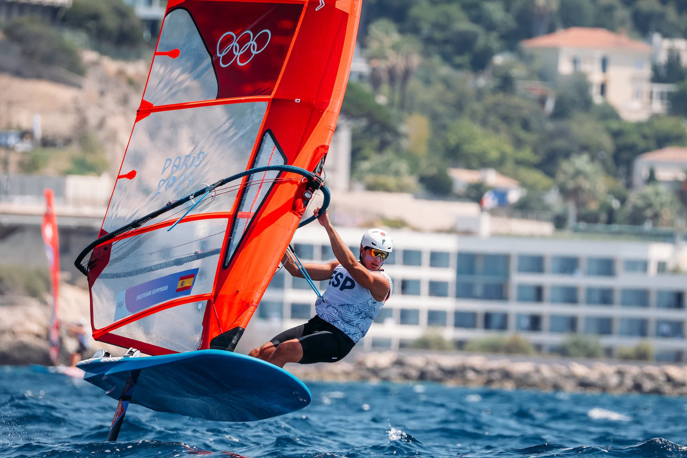 Baltasar Summers navegando en foil